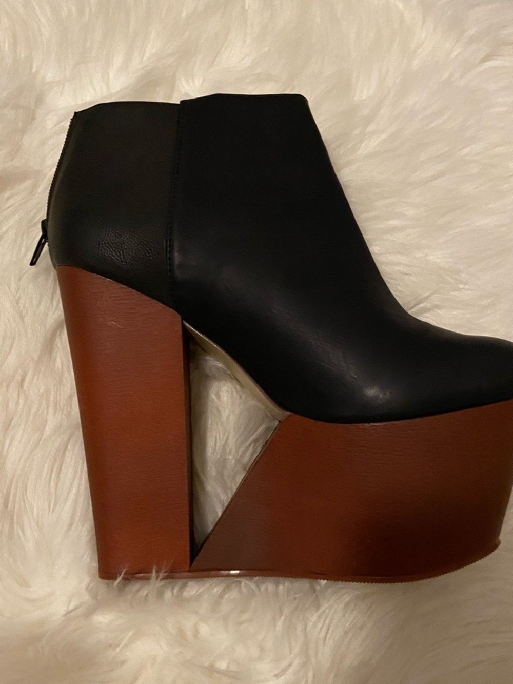 JC Dossier Privileged Platform Wedges Size 8.5